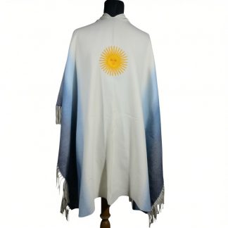 Ruana Degradé Arg. Bordado Sol de Mayo Fa. 25